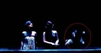 舞台惊魂,揭秘幕后的生死瞬间